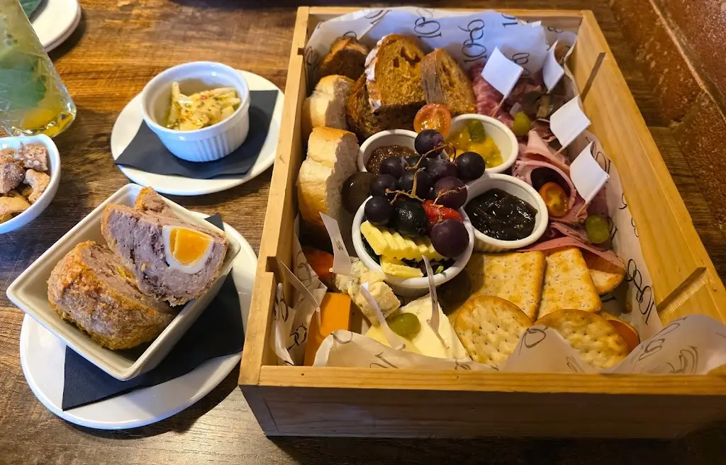 Josh Harris_1086 Wine Bar_Botley_review