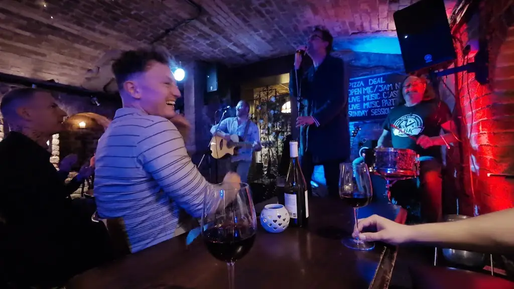 Alfie Ogg_Vicolo Del Vino_Borough of Rochdale_Bewertung