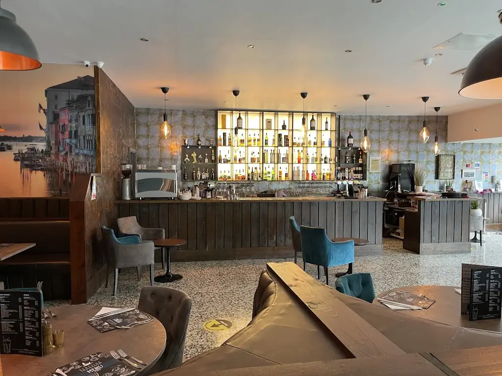 Veneziaa Bar and Restaurant_Alrewas_slider_image_1