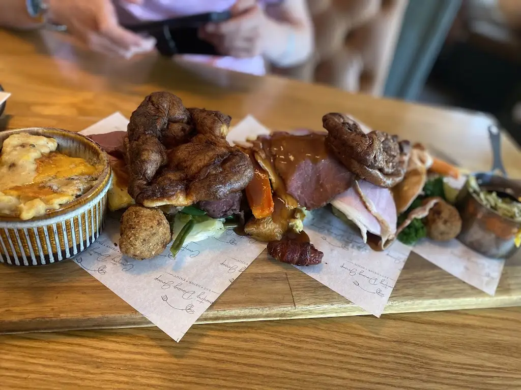 charlotte dixon_The Wheatsheaf Pub & Grill_Bow Brickhill_review