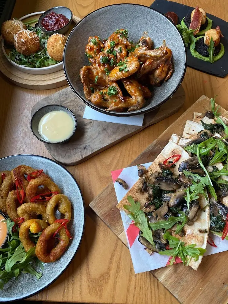 The Wheatsheaf Pub & Grill_Bow Brickhill_slider_image_3