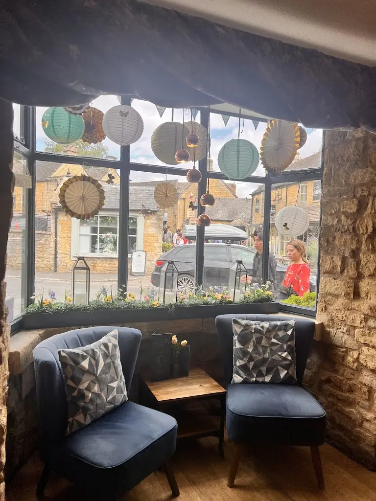 akriti sharma_L'anatra_Bourton_review