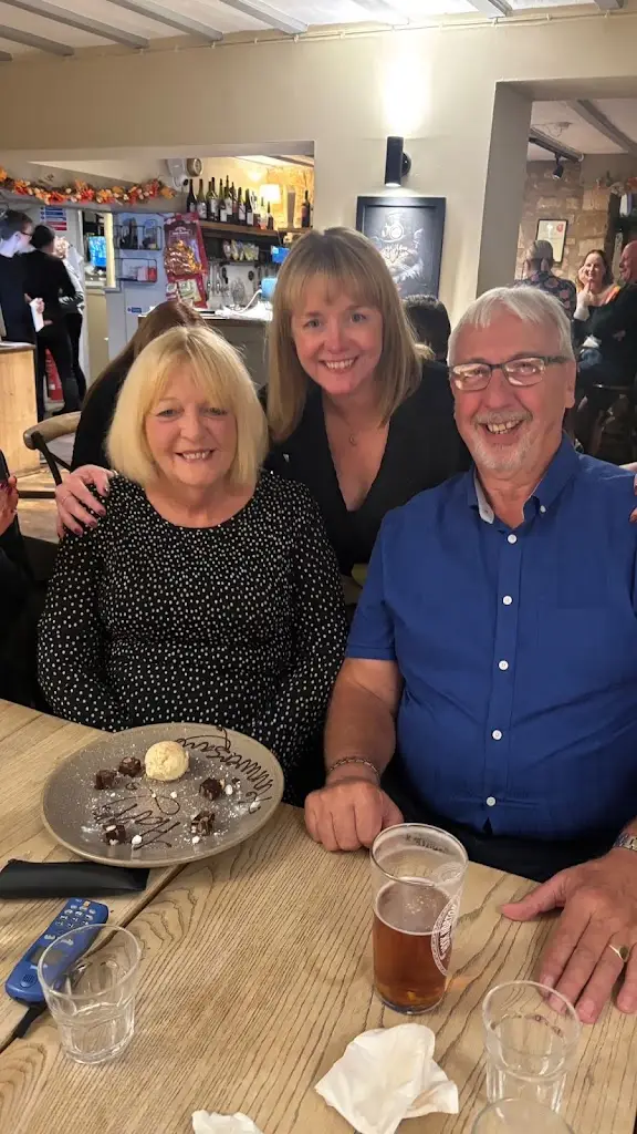 Philip Thirsk_The Mousetrap Inn_Bourton_review