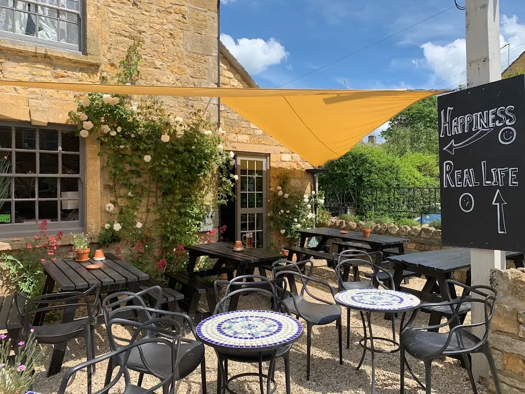 The Mousetrap Inn restaurant in Bourton