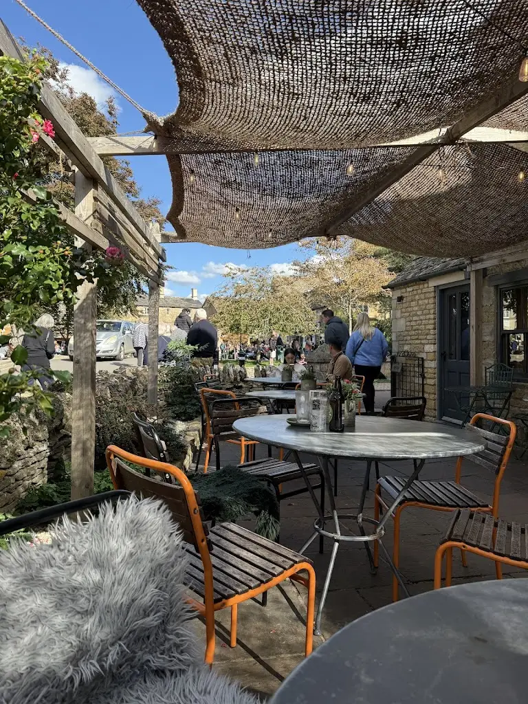 The Croft Restaurant_Bourton_slider_image_3