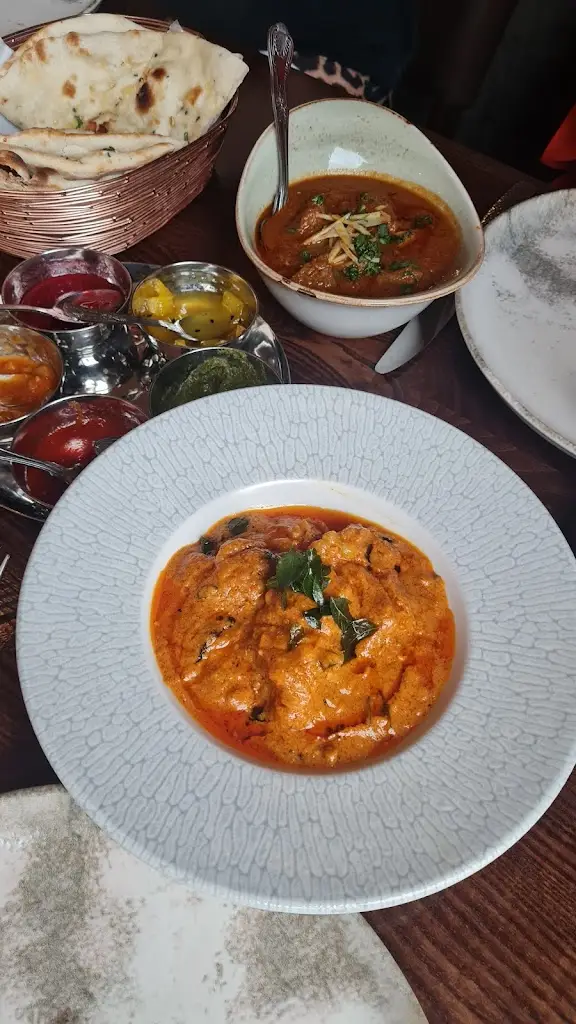 Anna Hope_Jadugar_Bowdon_review