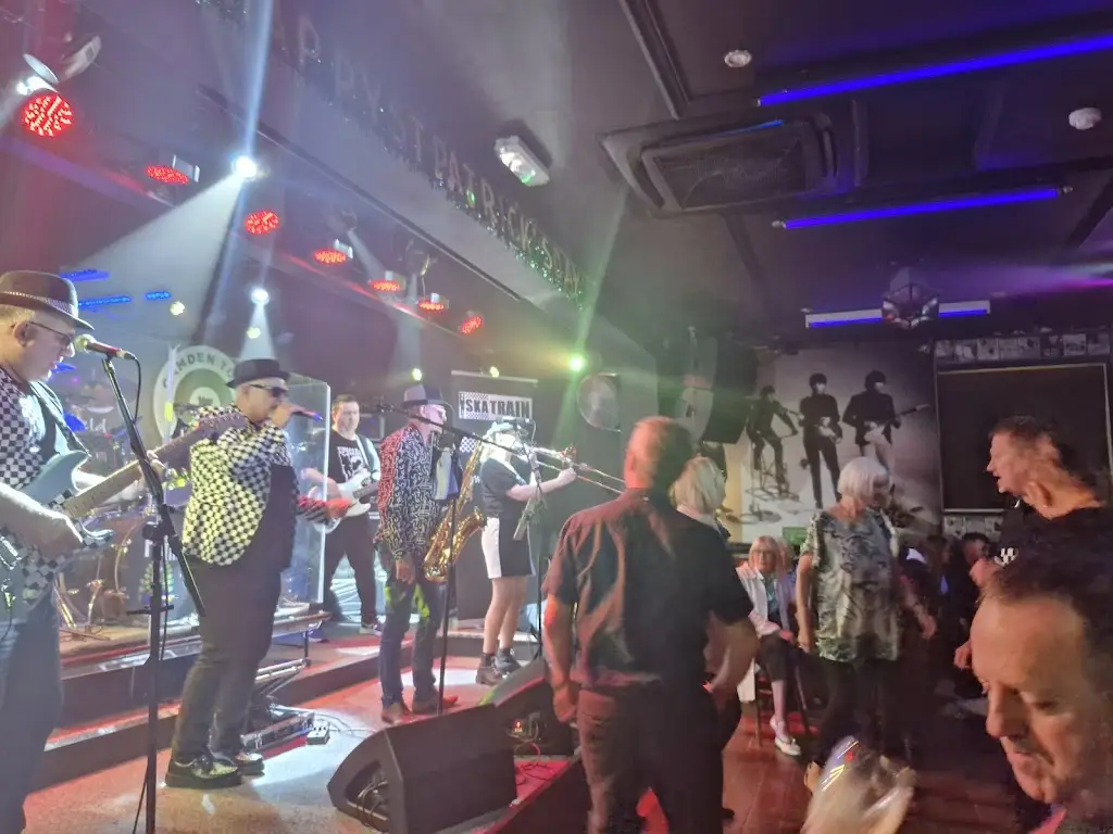 Cherry Buckley_The Feathers Inn_Alrewas_review