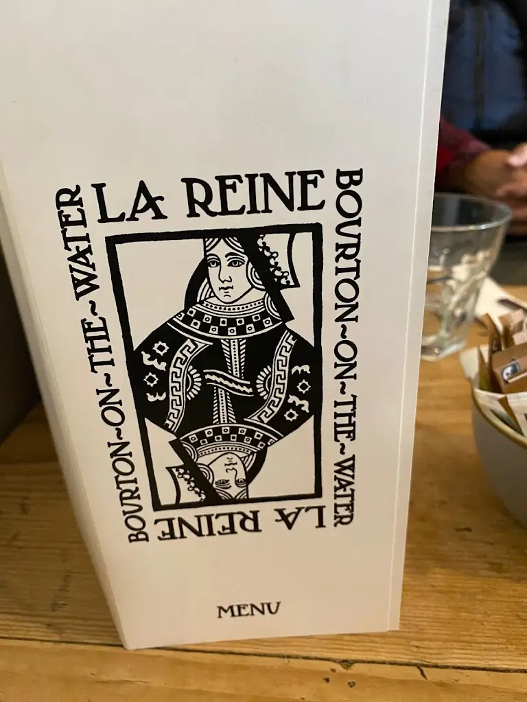 Wendy Chan_La Reine_Bourton on the Water_review