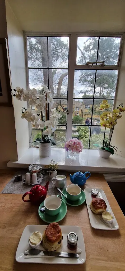 Carl Mendes_Bourton Riverside Café_Bourton on the Water_review