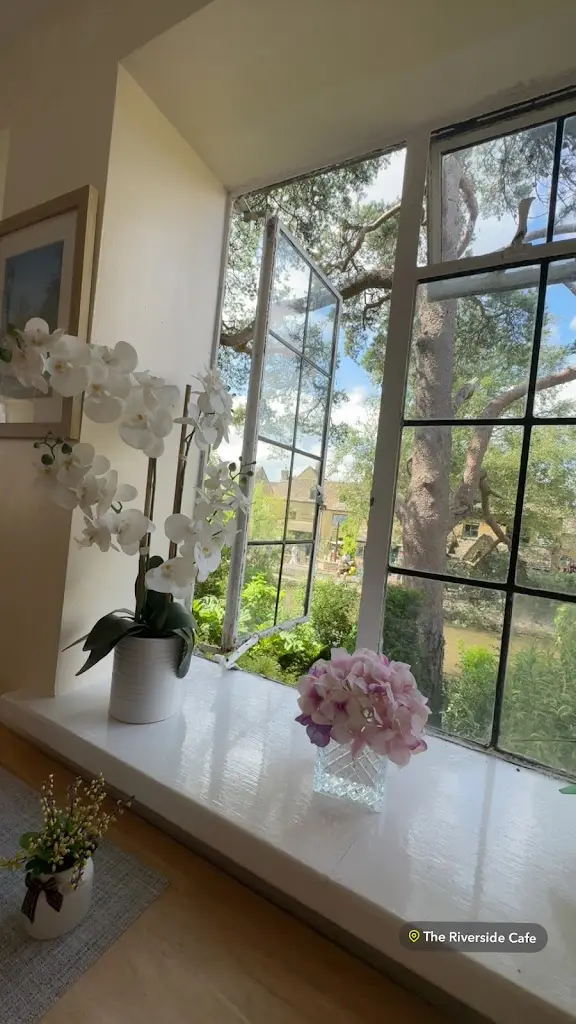 shaimaa zuhair_Bourton Riverside Café_Bourton on the Water_review