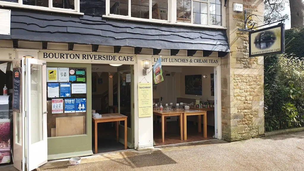 Bourton Riverside Café restaurant à Bourton on the Water
