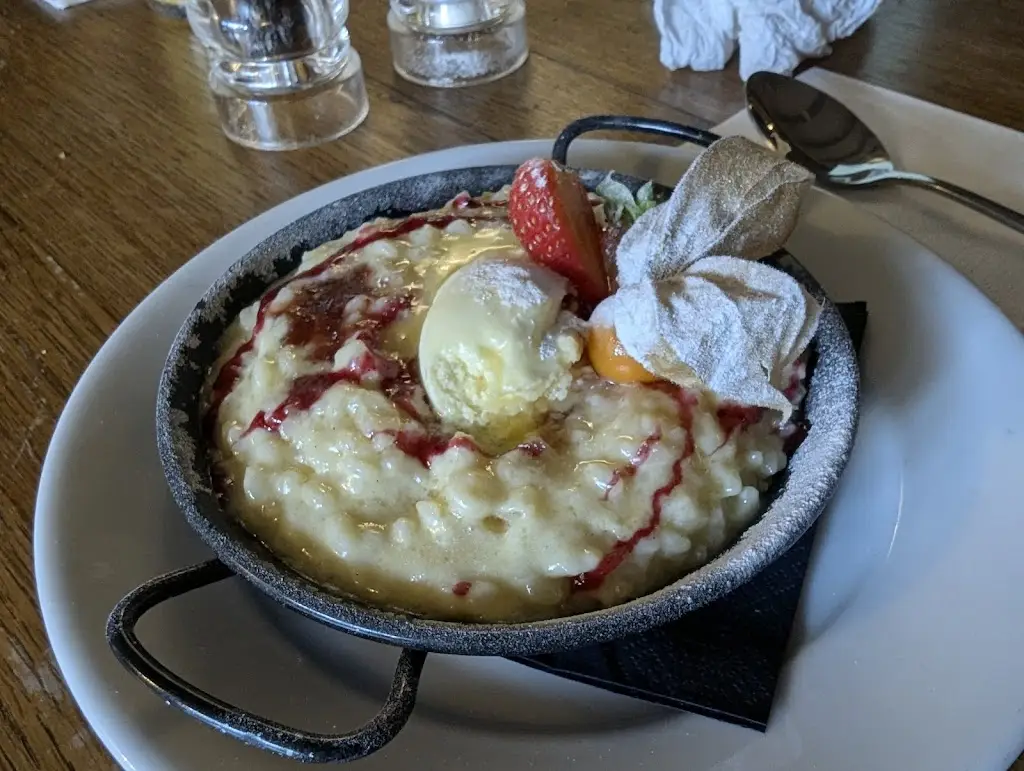 Daniel Avery_The Walnut Tree_Bourne End_review