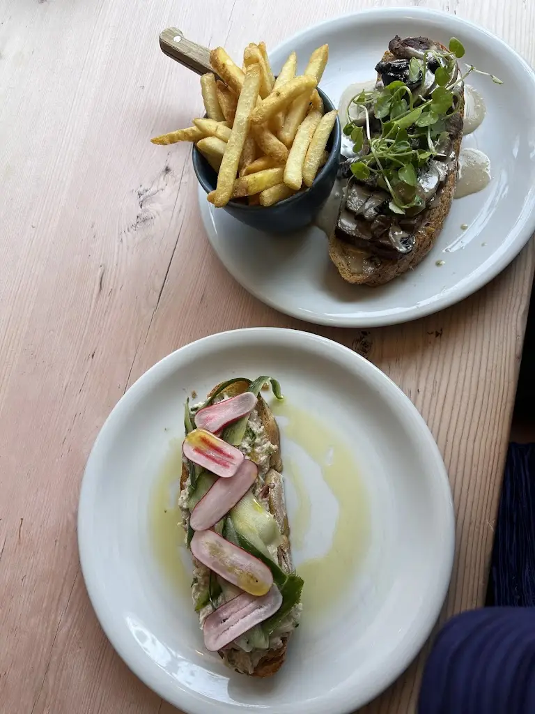 Nilee Gamage_Smiths - Bourne_Bourne_review