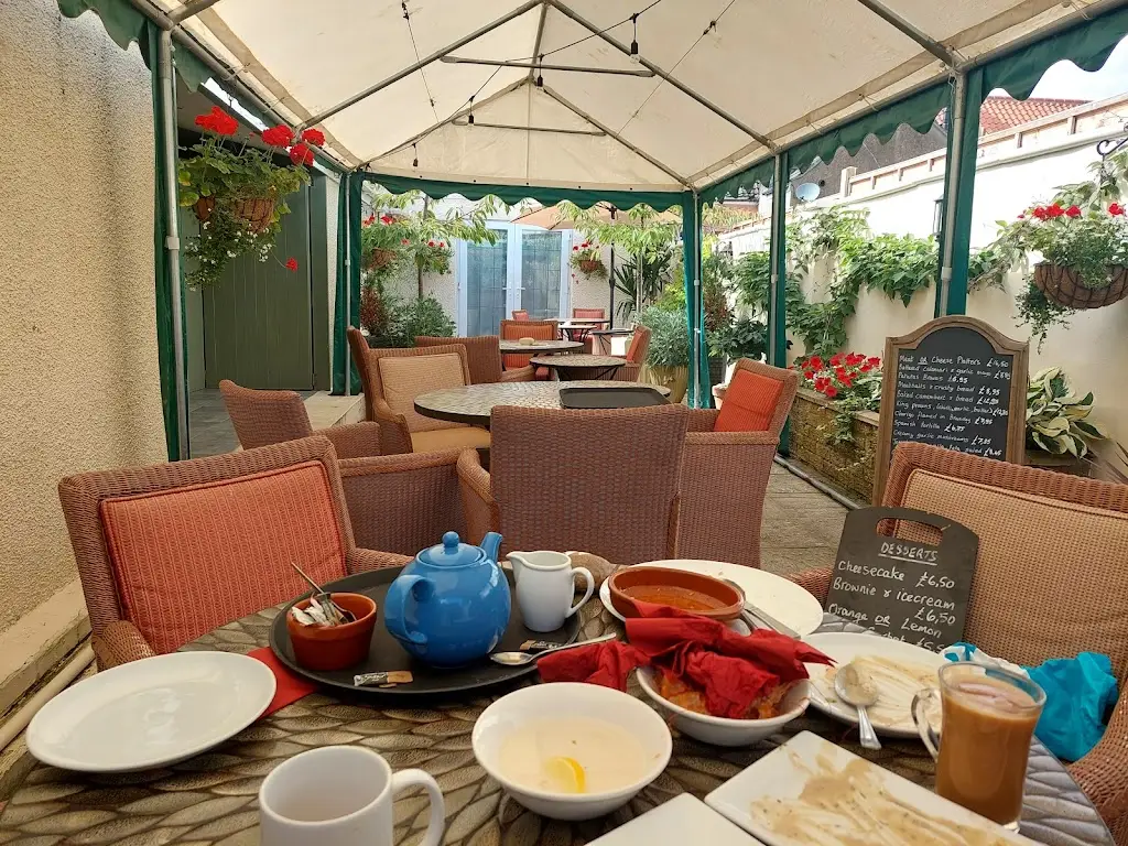 Newton's Wine and Tapas Bar ristorante a Bourne