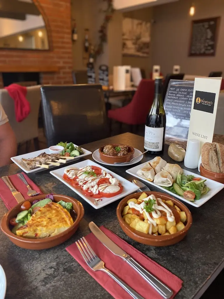 Newton's Wine and Tapas Bar_Bourne_slider_image_2