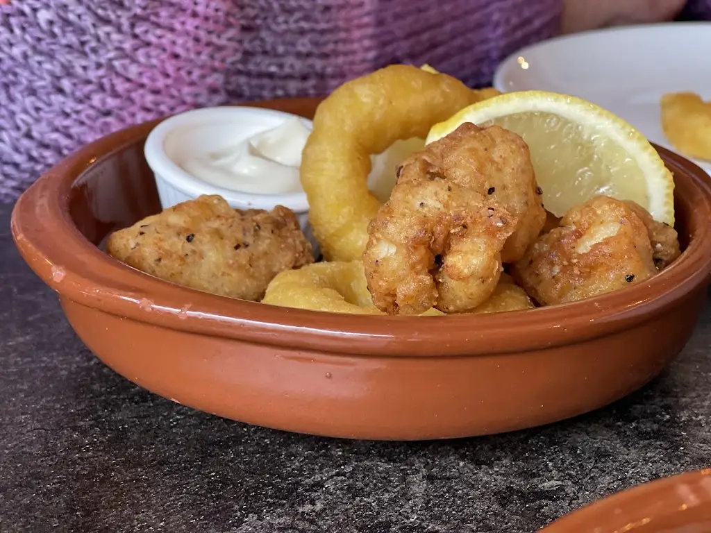 Newton's Wine and Tapas Bar_Bourne_slider_image_3