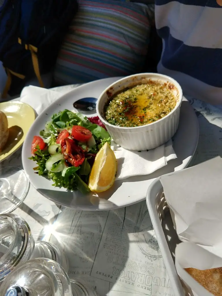 Menu_Auctioneer Wine Bar And Seafood Kitchen_Brading_image_8