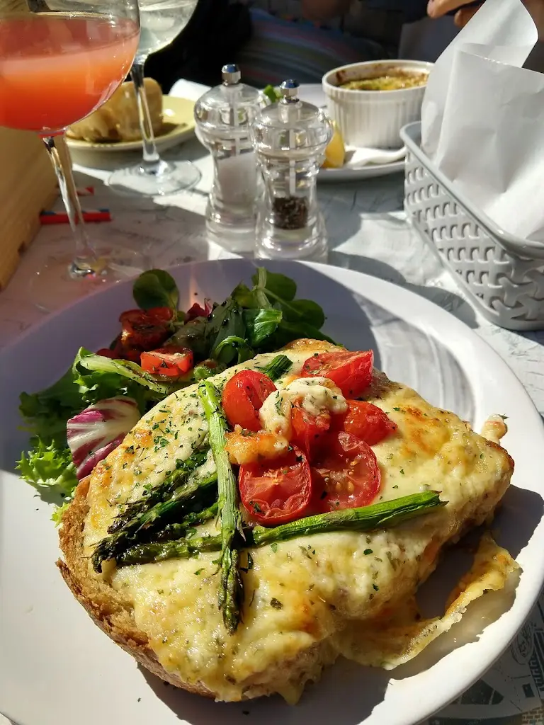 Deborah May_Auctioneer Wine Bar And Seafood Kitchen_Brading_review