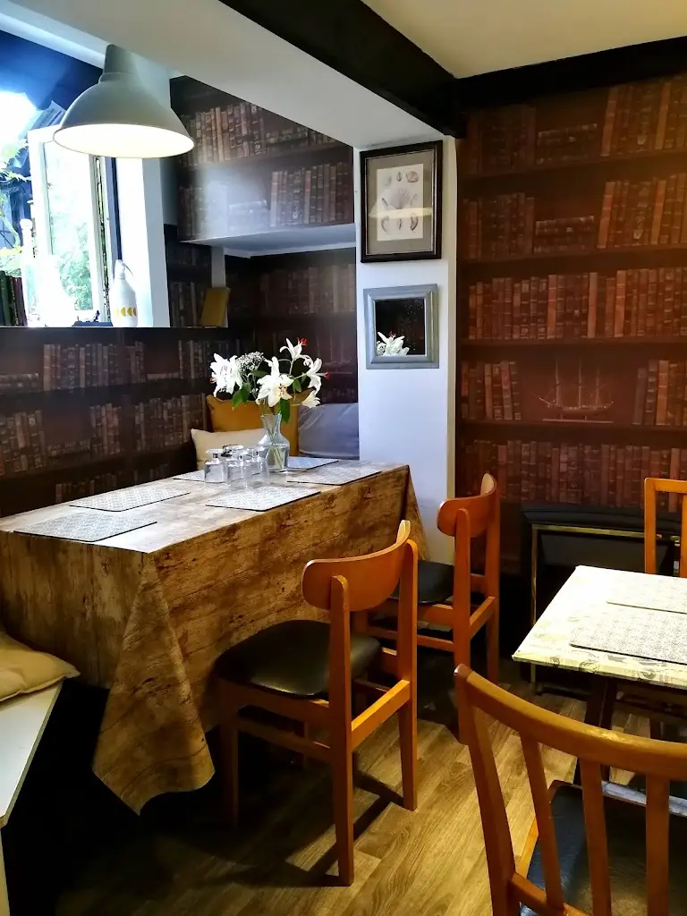 Auctioneer Wine Bar And Seafood Kitchen Restaurant in Brading