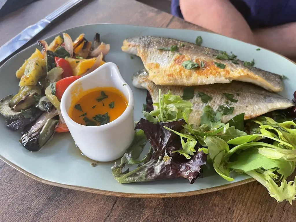 Restaurant Vine & Plate_Box_slider_image_2