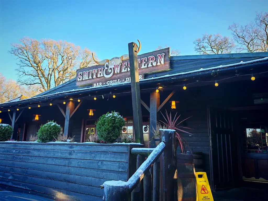 Smith & Western | Boxhill_Box_slider_image_1