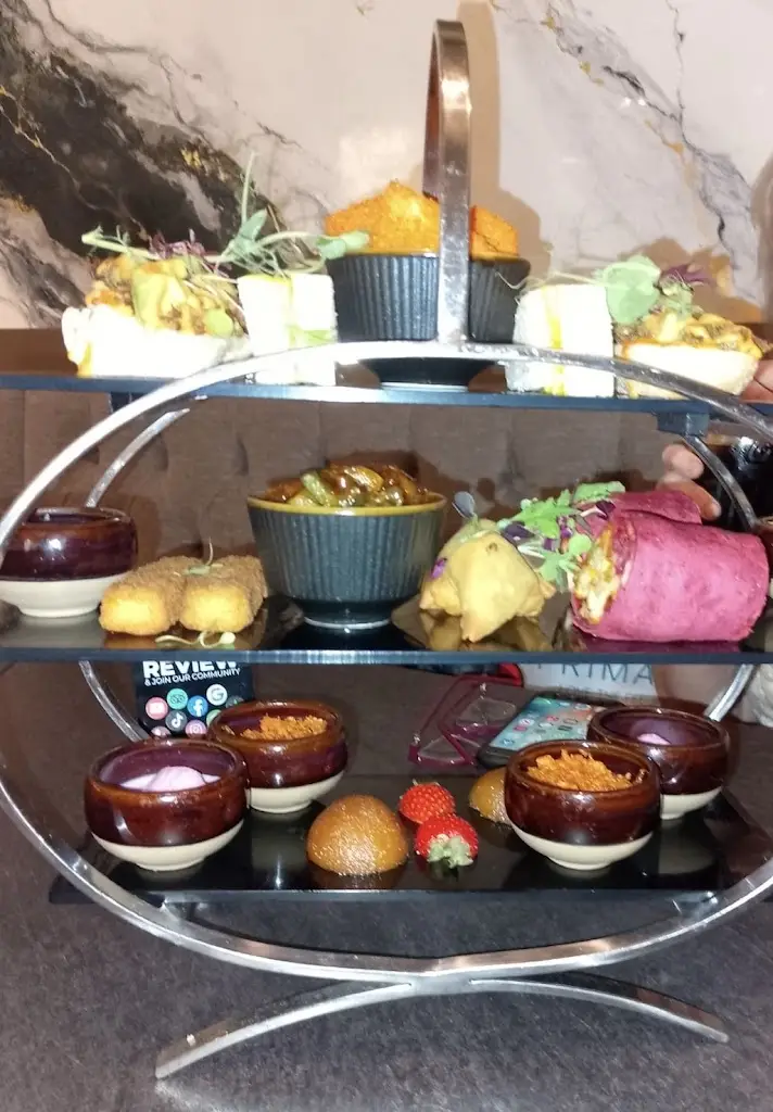 Sally Elmes_Dil Se - Mail Box_Box_review