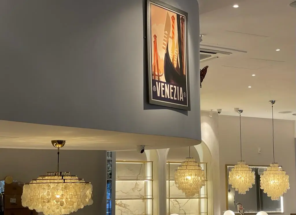 Lucarelli Restaurant Mailbox Restaurant in Box