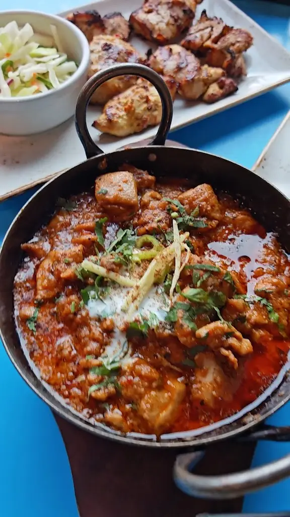 Sharjeel Fakhar_MyLahore Bradford Flagship_Bradford_recensione