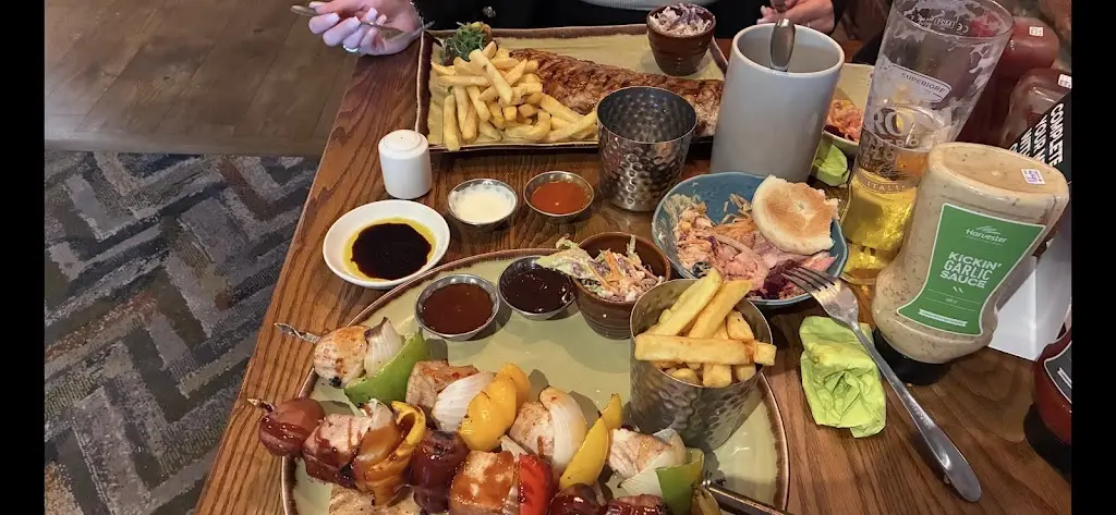 Hilper Gunes_Harvester Horse & Groom Bracknell_Bracknell_review