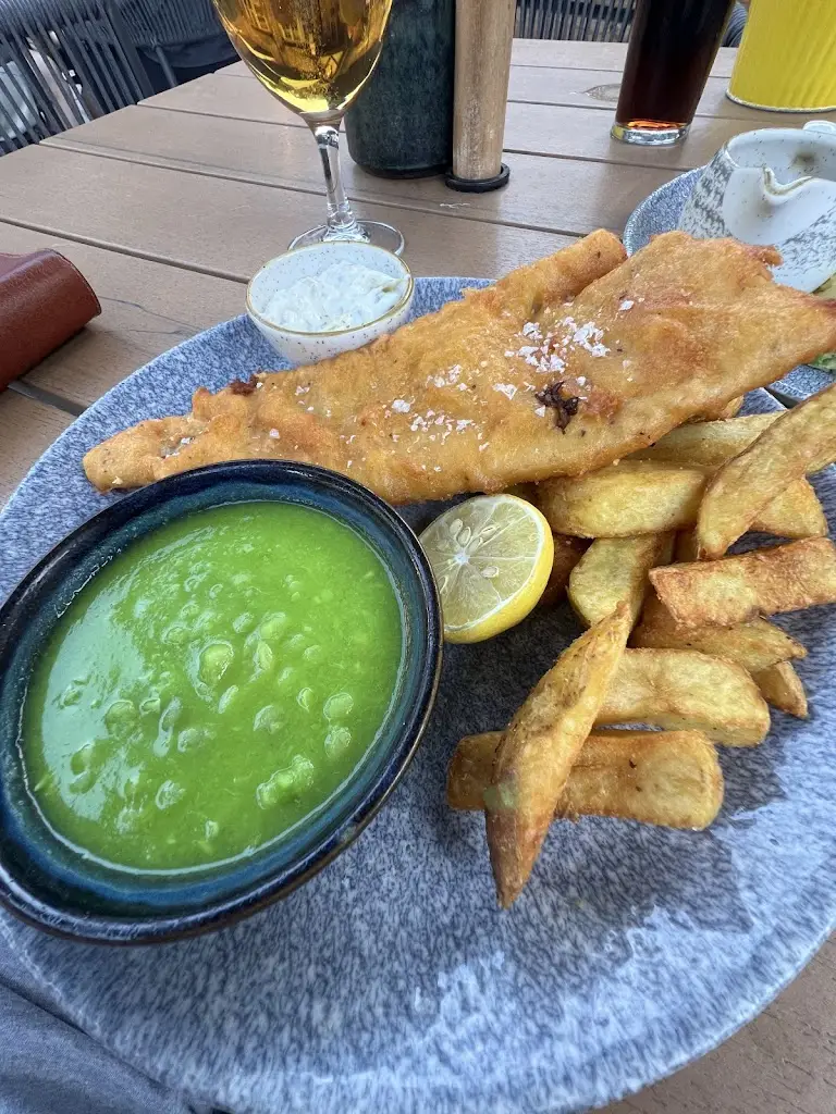 David Barnard_The Golden Retriever_Bracknell_review