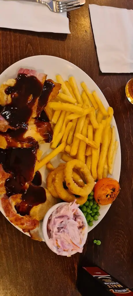 Menu_Crown & Arrows_Bracebridge Heath_image_7