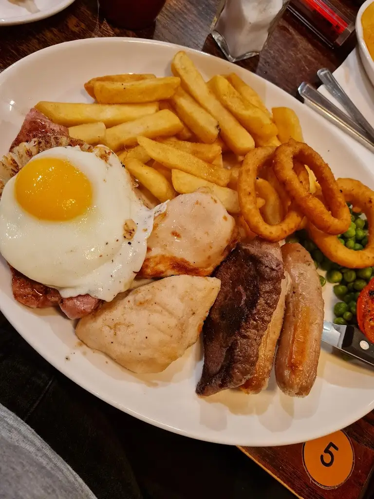 Menu_Crown & Arrows_Bracebridge Heath_image_8