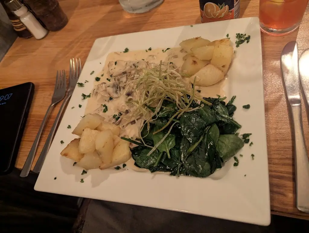 Tamires Moodie_Rossetti_Brackley_review