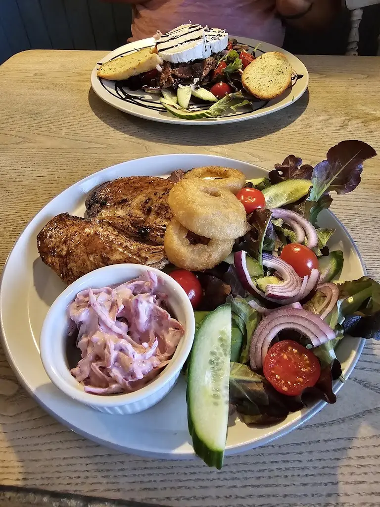 Ildikó Sealey_The Greyhound Inn_Brackley_review