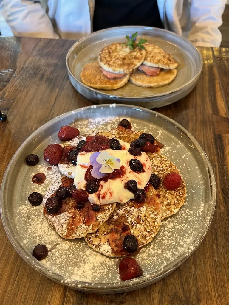 Natasha Whealy_Tinpickle And Rhum_Bovey Tracey_review