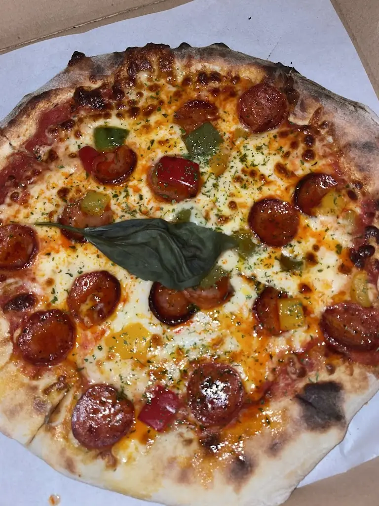 Menu_Village Pizza_Bramhope_immagine_3