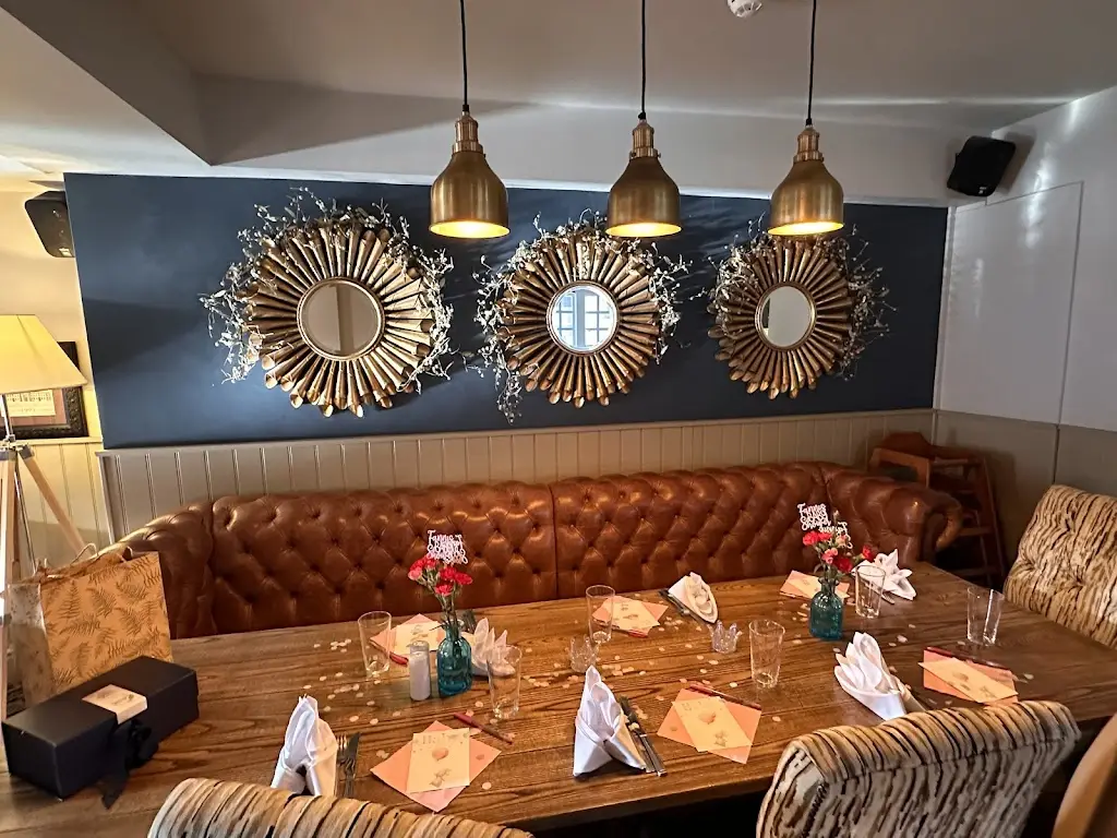 Caroline Newton_The Dandy Lion_Bradford-on-Avon_review