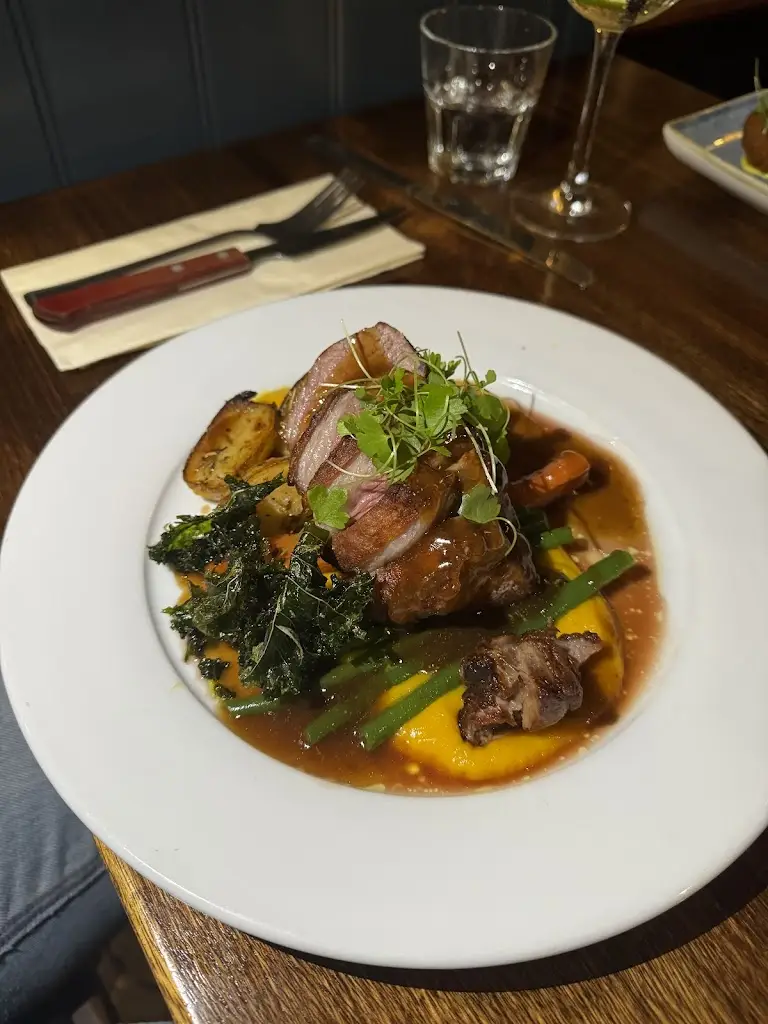 The Dandy Lion_Bradford-on-Avon_slider_image_3