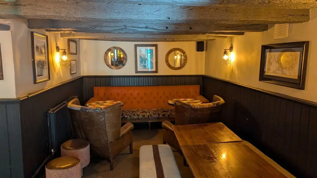 Steven Perdue_Canal Tavern_Bradford-on-Avon_review