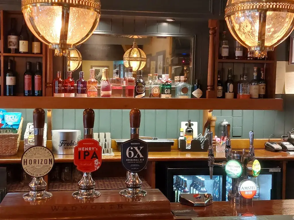 Canal Tavern restaurant in Bradford-on-Avon