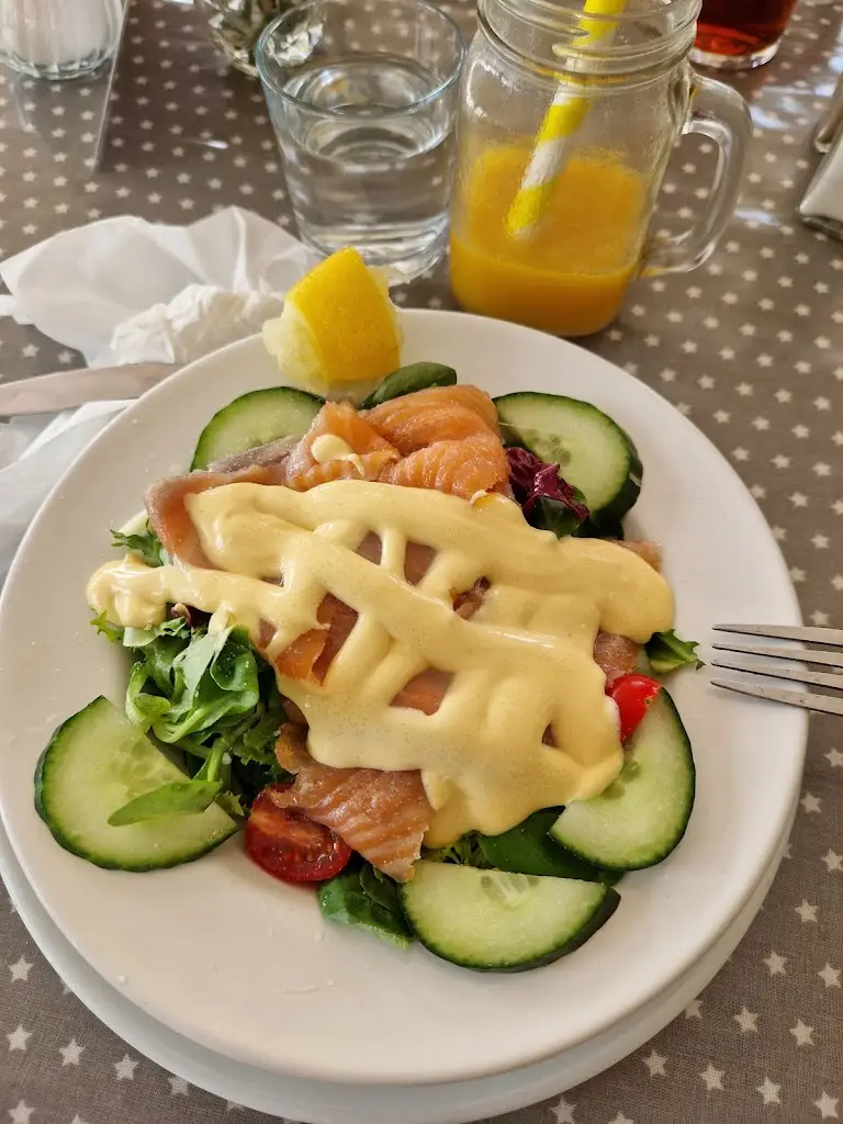 Andrea Silva Araujo_The Lake House_Aldershot_review