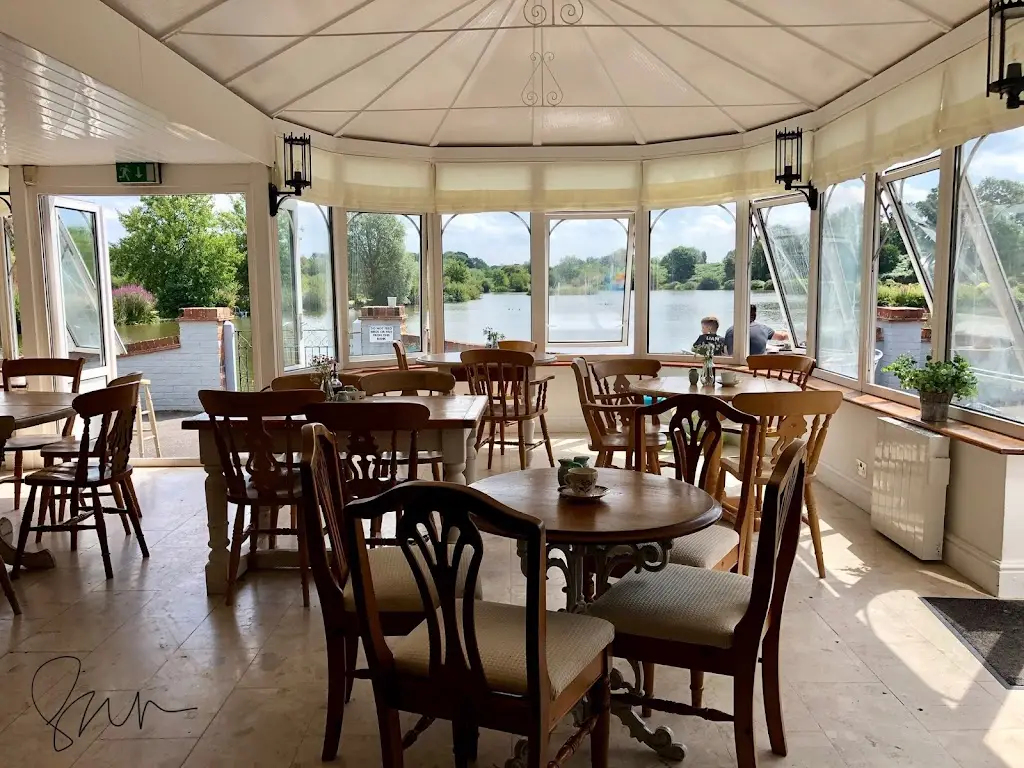 The Lake House_Aldershot_slider_image_1