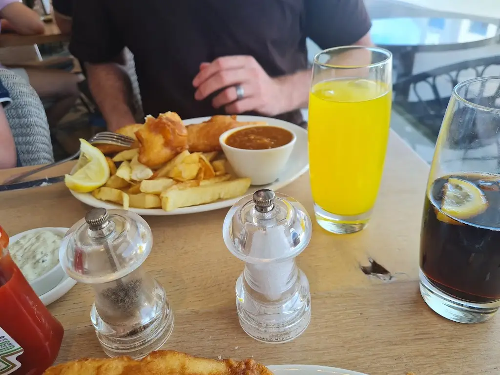 Illyria Clementine_Squires_Braunton_review