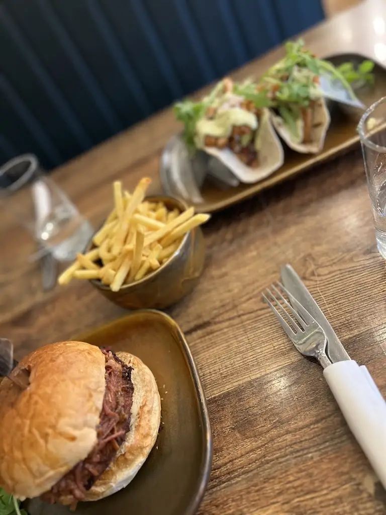 Bagels Bar Grill House_Brent_slider_image_3