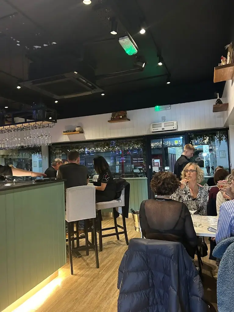 Amici_Bramhall_slider_image_1