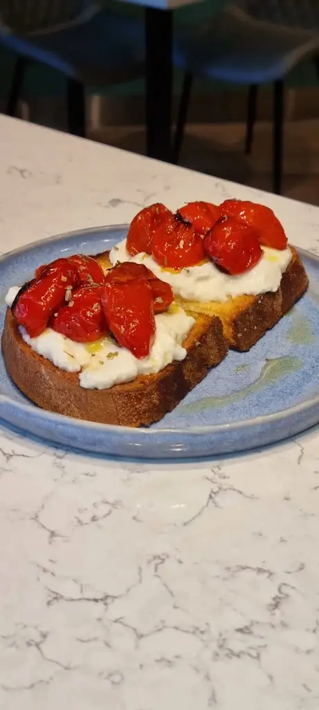 Amici_Bramhall_slider_image_2