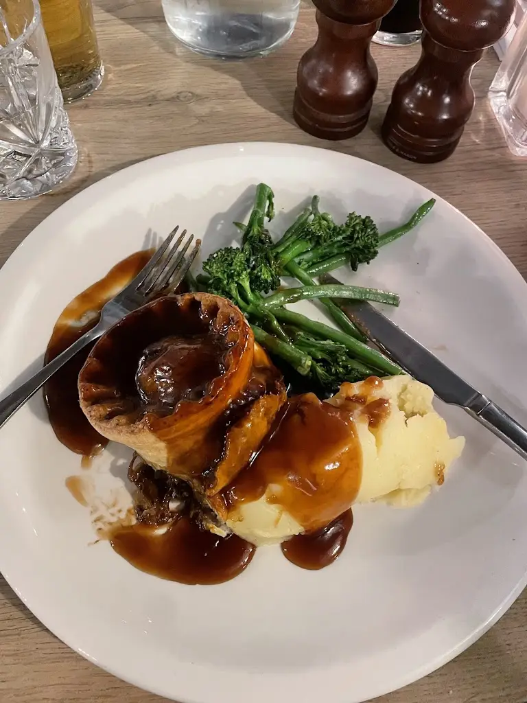 martin kelly_Crown & Conspirator_Bramhall_review