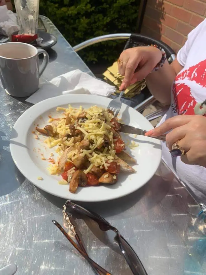 Danielle Lautier_Grays Cafe & Bar_Brenchley_review