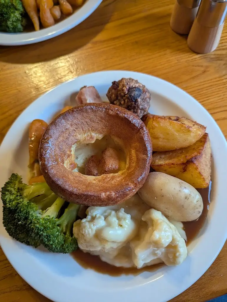 The Red Cow_Brent Knoll_slider_image_3