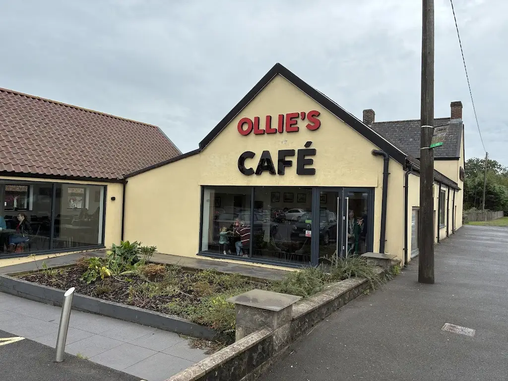 Alan Cooney_Ollie's Cafe_Brent Knoll_review